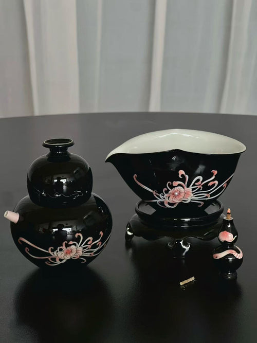 BLOOMÉ XG011 — Chrysanthemum Tea Pitcher Group; source ZIP-0049